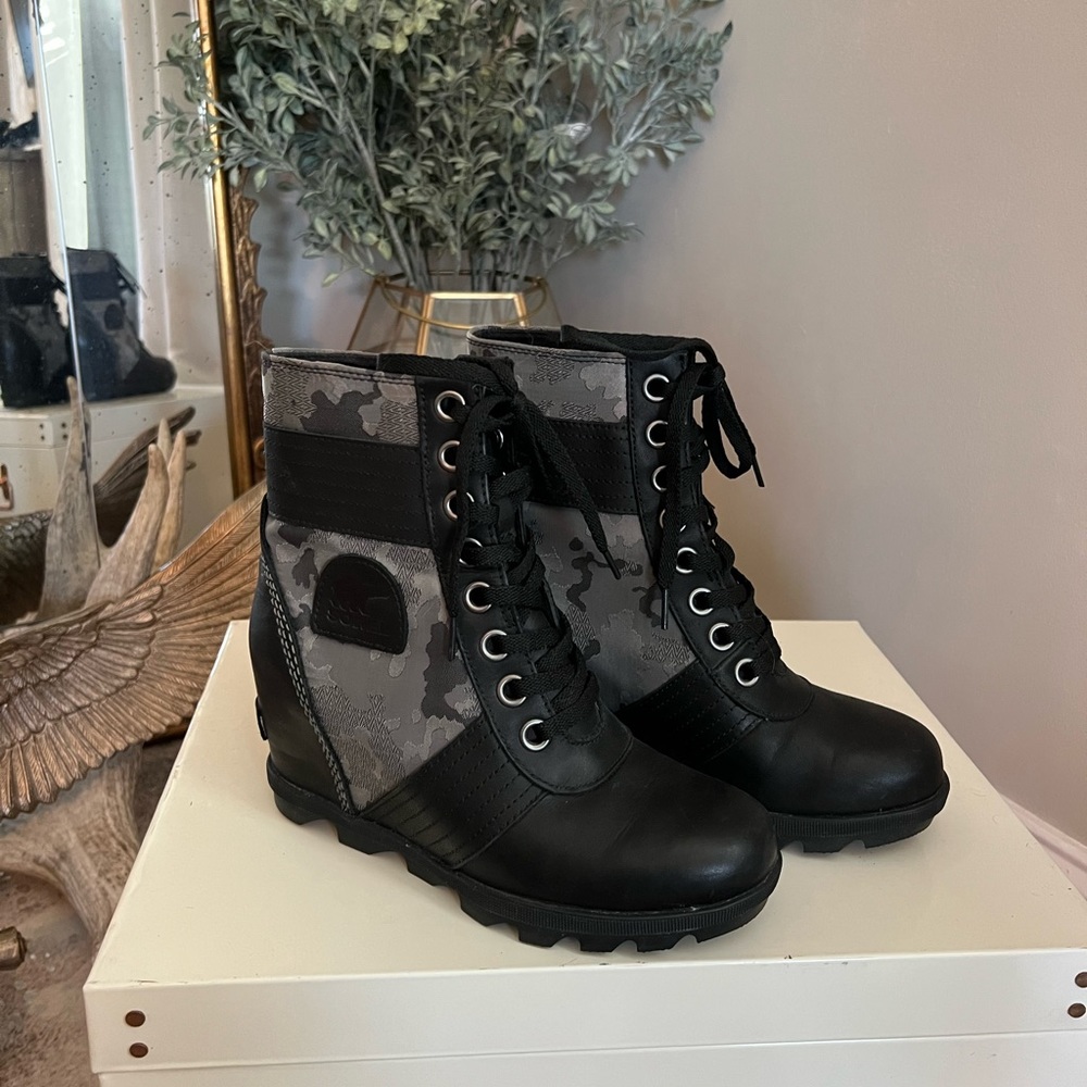 Sorel Lexie in camo size 7